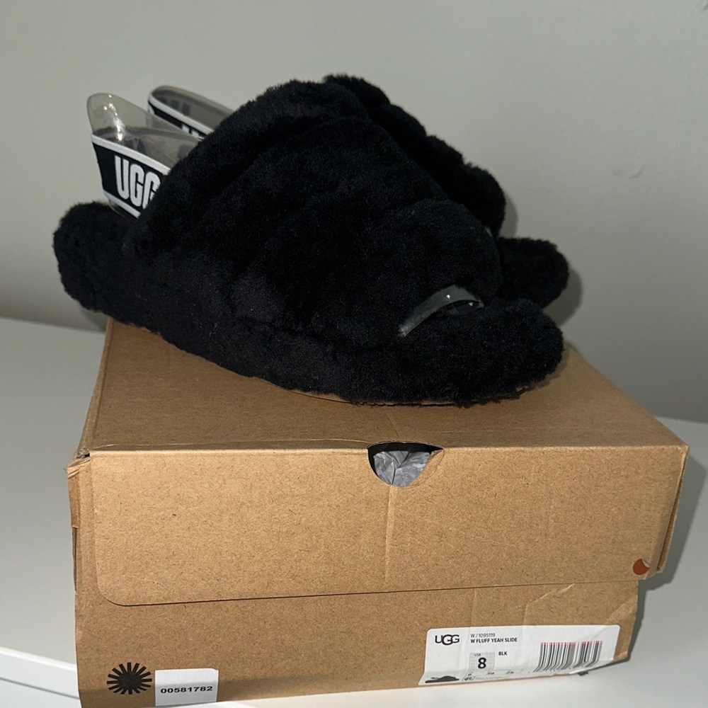 UGG Women's Black Fluffy Slides